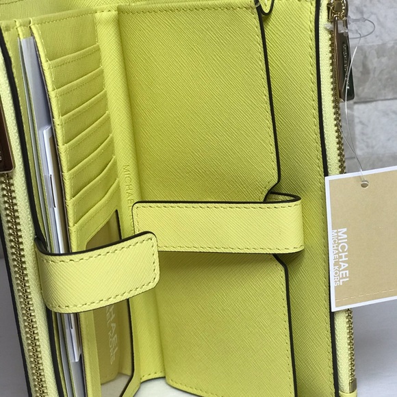 Michael Kors Jet Set Travel Wallet - Picture 6 of 9